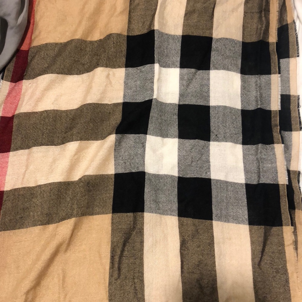 Women’s Burberry scarf